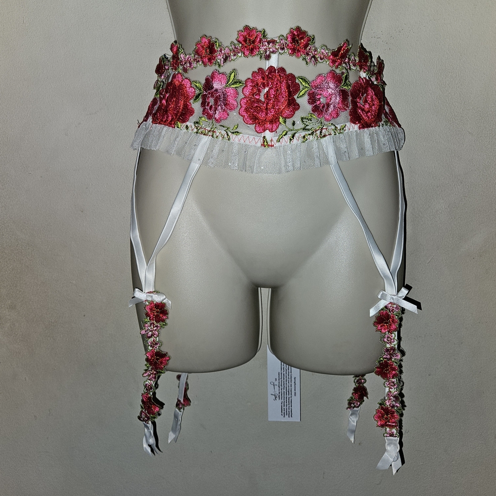 For Love & Lemons V-Day Floral Embroidery Garter Belt Size Small NWT